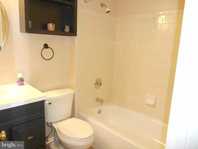 Foto del edificio - 6452 Lacrosse Ln NE