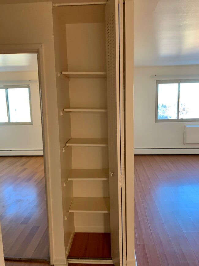 Linen Closet - 1533 W Jarvis Ave