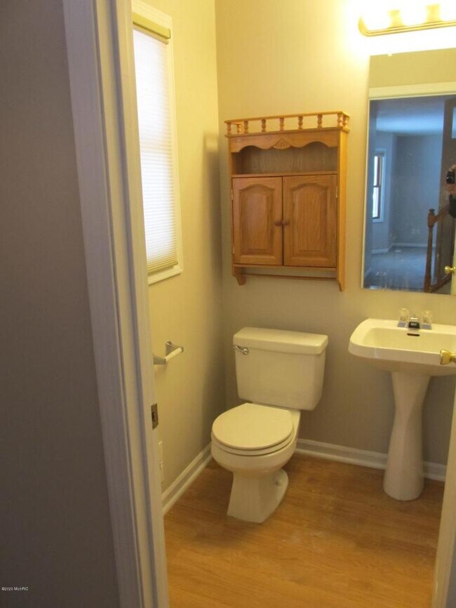 Foto del edificio - 4 bedroom in Kalamazoo MI 49009