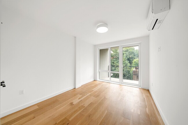 Foto del edificio - 105 Rogers Ave