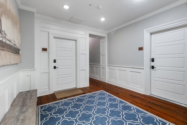 Building Photo - 405 24th St