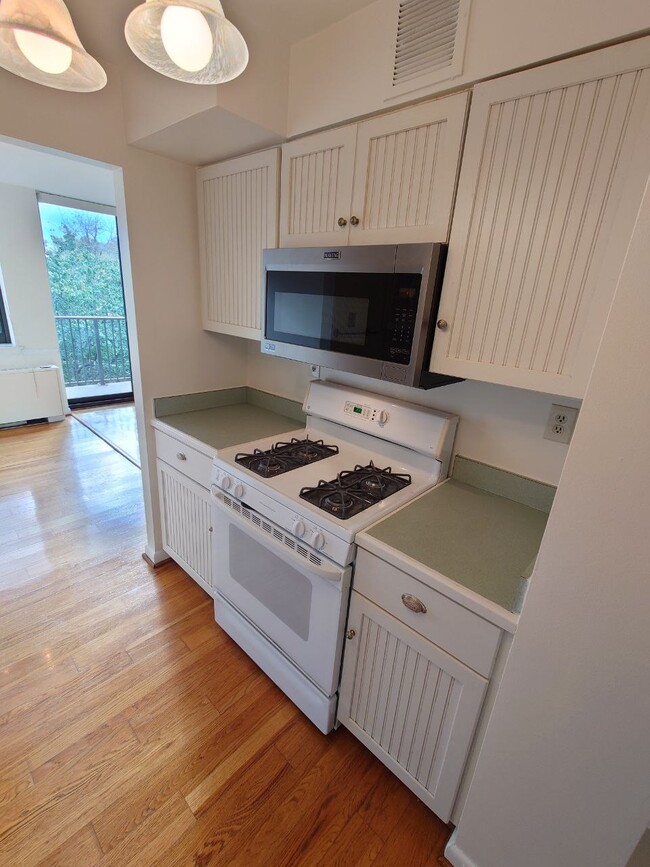 Foto del edificio - 600 Roosevelt Blvd