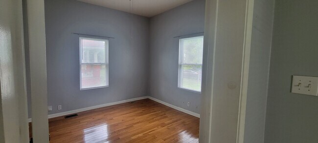 Building Photo - Knoxville 37917 - 2 bedroom, 2 bath home -...