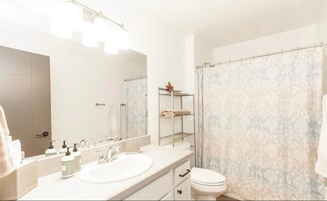 Foto del edificio - 1650 Davis Ln