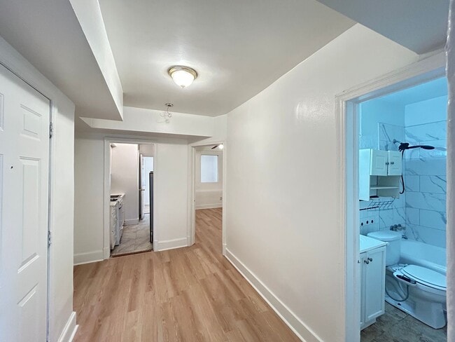 Foto del edificio - 1227 Queen St NE