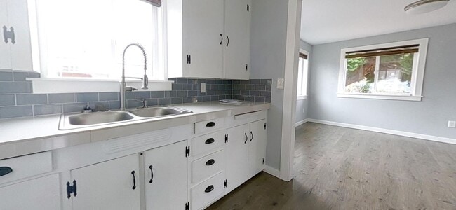 Photo - Charming 1+bd, 1ba Bungalow w/ Renovated A... House