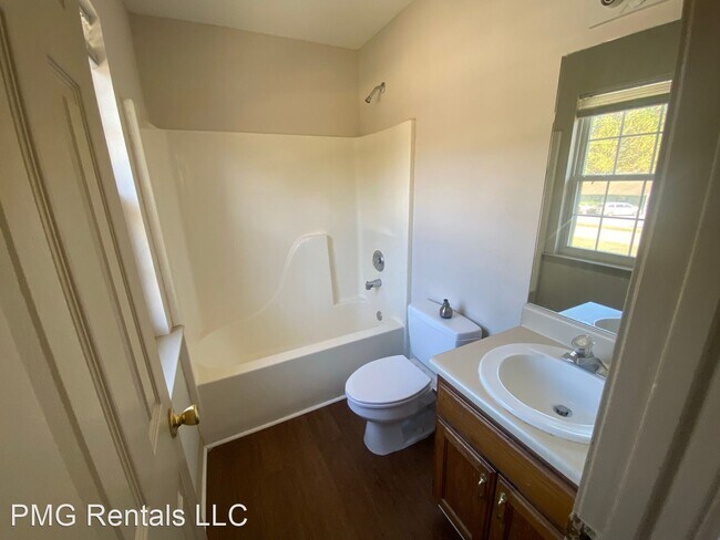 Building Photo - 3 br, 2 bath House - 410 S College 4