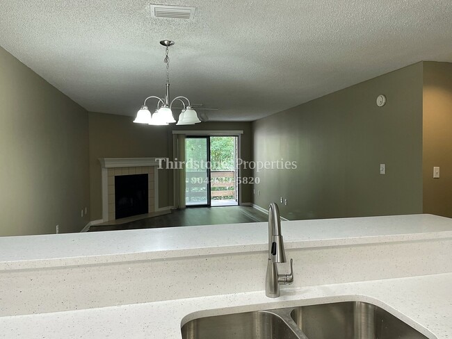 Building Photo - 1604 Arcadia Dr