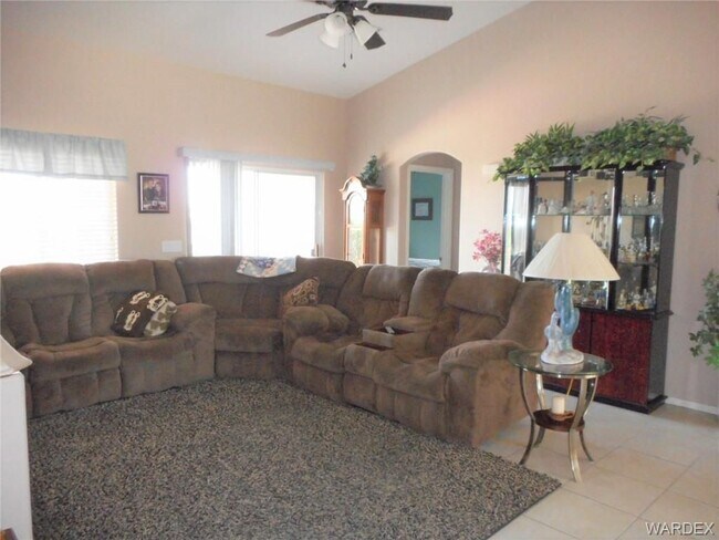 Building Photo - 4289 Los Maderos Dr