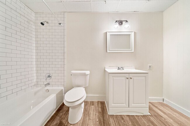Foto del edificio - 1 br, 1 bath Triplex - 8431 Gulick Lane C