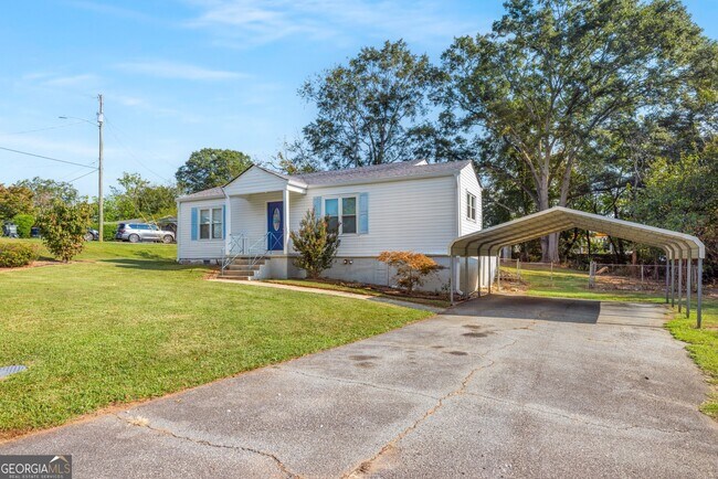 Building Photo - 1801 Crestridge Dr SE