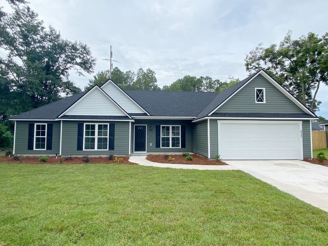 Foto principal - 4 bedrooms, 2 baths in Hahira/North Lownde...