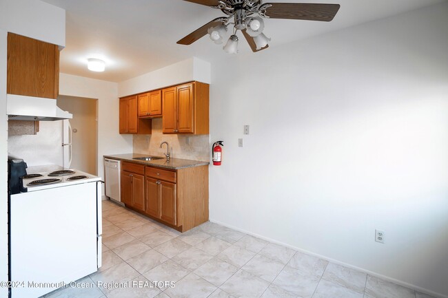 Building Photo - 80 Manchester Ct