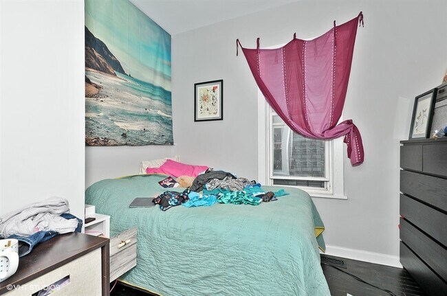 Foto del edificio - 1701 N Maplewood Ave