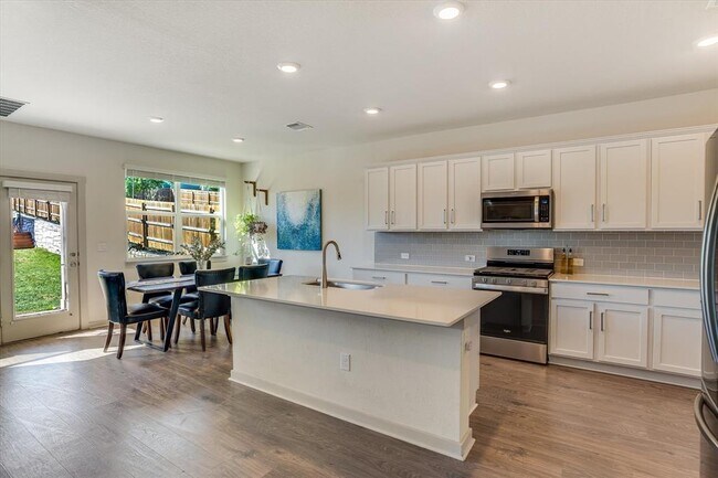 Foto del edificio - 2405 Sisterdale Ln