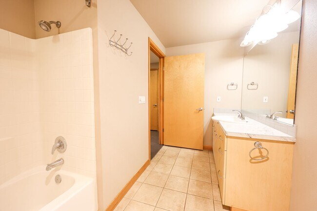 Foto del edificio - Charming 1 bdrm 1 bath Condo in Downtown V...