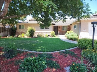 Building Photo - 317 Birchwood Ct