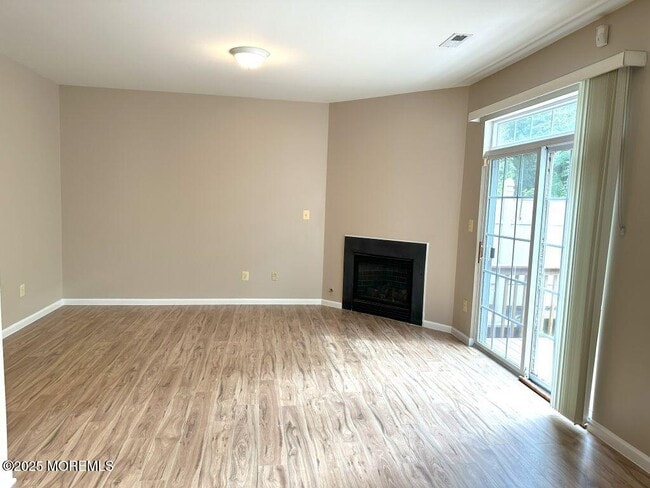 Building Photo - 47 Poplar Ln