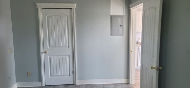 Building Photo - 626 Oglethorpe Street