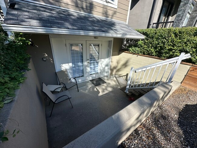 Building Photo - Quaint Little Unit - Perfect for a student...