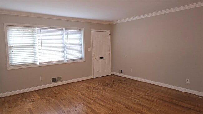 Building Photo - 3668 Kingsboro Rd NE