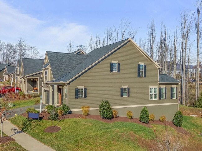 Building Photo - Upscale living in this beautiful model home in Old Trail - 4BR, 3.5 Ba