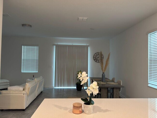 Building Photo - 3194 Laurent Lp