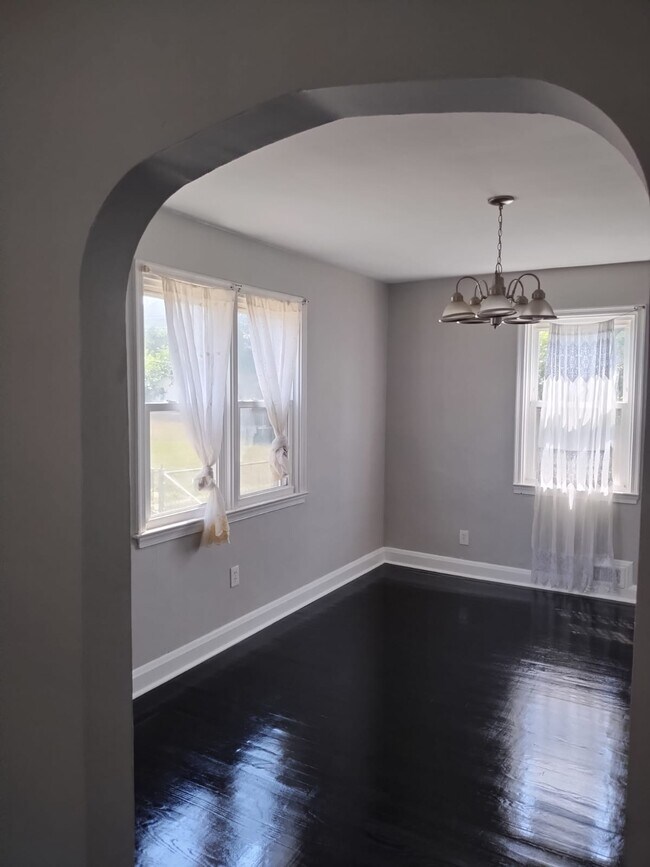 Building Photo - 5207 Hillburn Ave