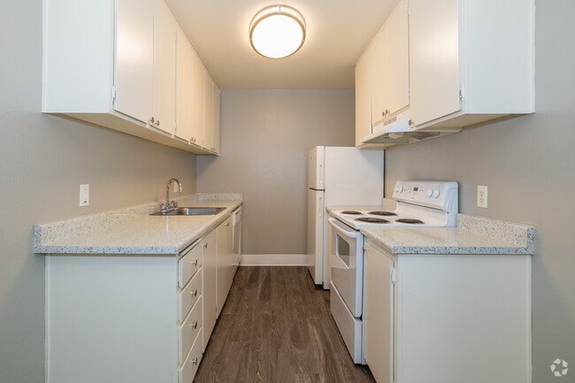 1 habitación, 1 baño - 604 pies cuadrados - Cocina - Park Place Apartments