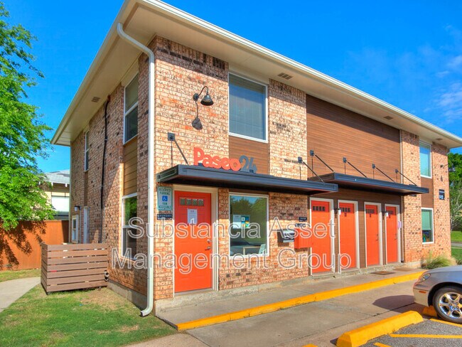 Building Photo - 900 NW 24th St