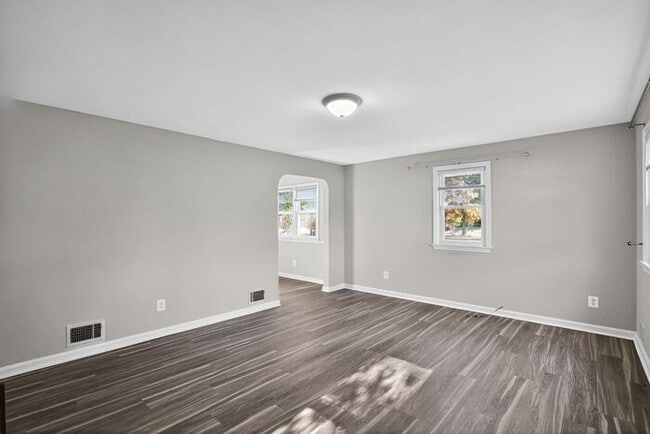 Foto del edificio - 4984 Leonardtown Rd