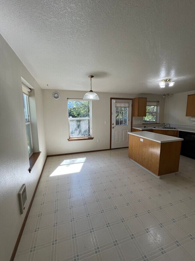 Foto del edificio - GCB1290-B* - OWNER WANTS PHONE CALLS WITH ...