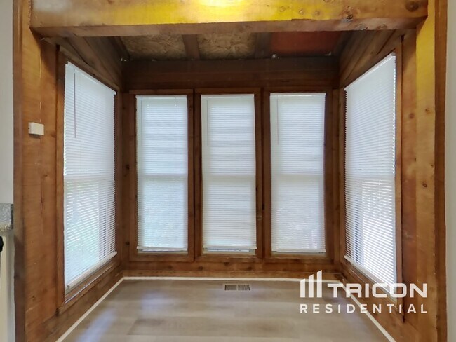 Foto del edificio - 6741 Crestbrook Ln