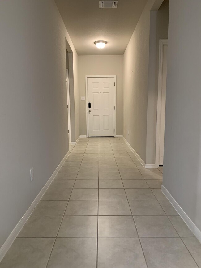 Building Photo - 1226 Lakeway Crossing Dr