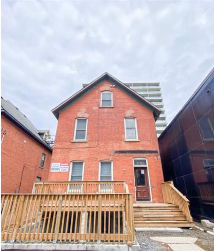 Building Photo - 379 Cooper St