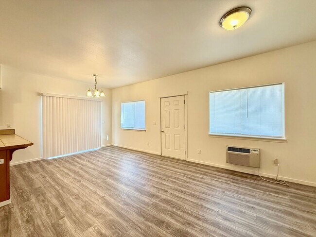 Foto del edificio - 2223 Jakob Ave