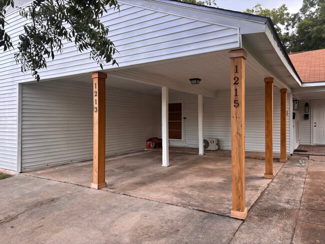 Building Photo - 1215 Middleton St