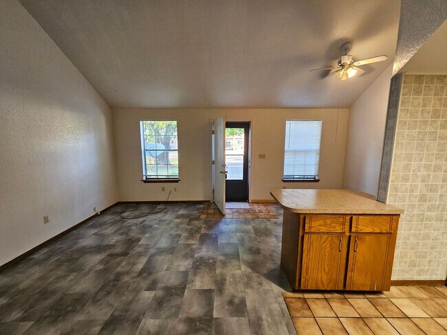 Building Photo - HAYES130