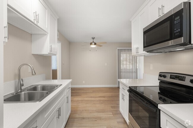 Building Photo - 8112 - Applewood Apartments