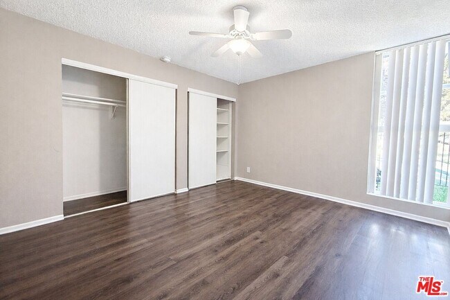 Building Photo - 1208 W Adams Blvd