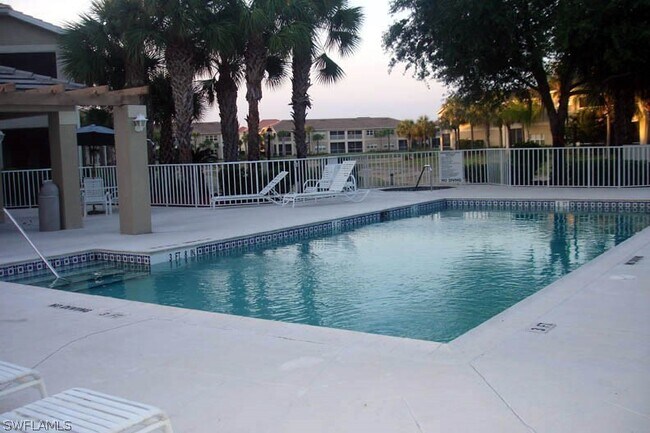 Foto del edificio - 12100 Summergate Cir
