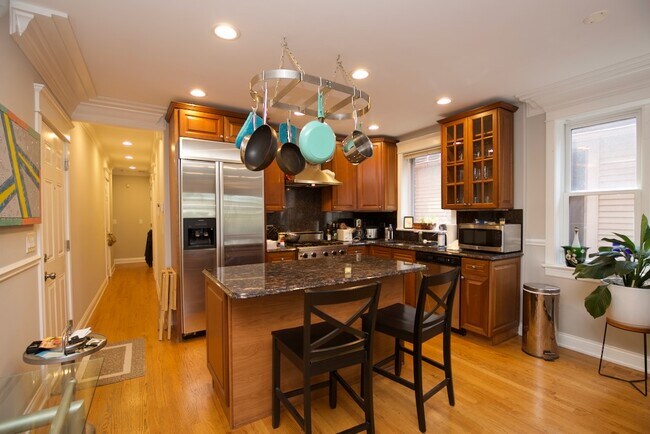 Foto del edificio - 3721 N Clifton Ave