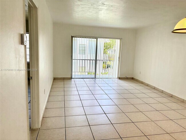 Foto del edificio - 9651 SW 77th Ave