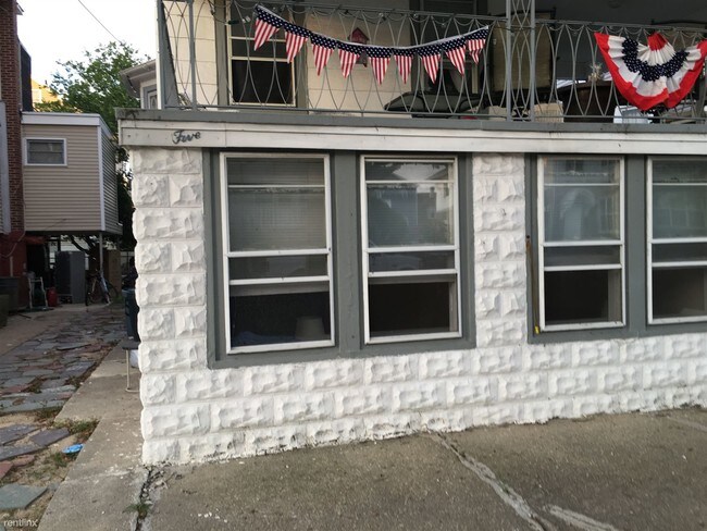 Building Photo - 5 S Hillside Ave