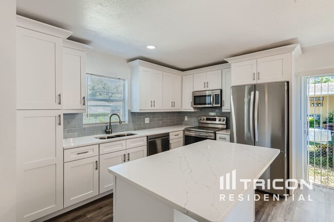 Building Photo - 6316 S Adelia Ave