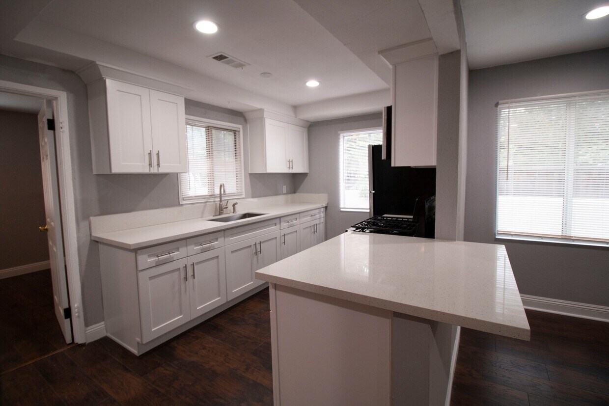 Foto principal - 11239 Emelita St