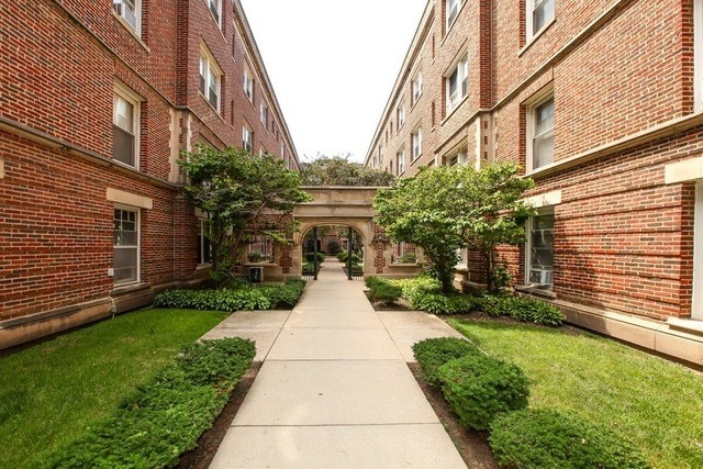Primary Photo - 4124 N Sheridan Rd