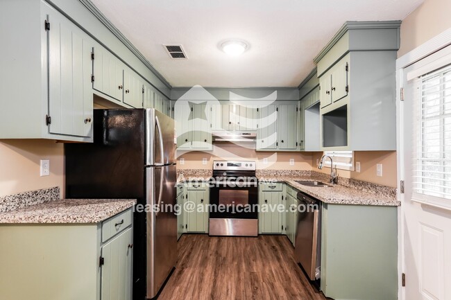 Building Photo - 475 Lowe Cir