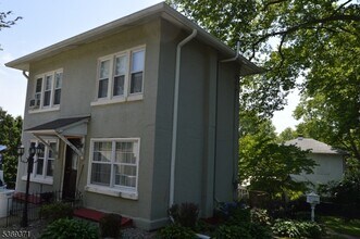 Building Photo - 923 Hillside Rd