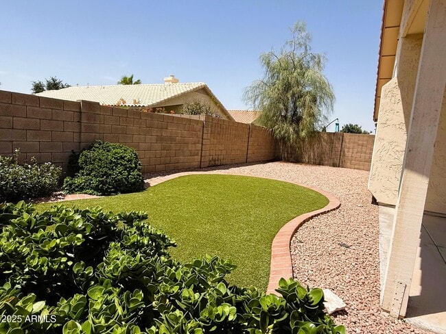 Building Photo - 9837 W Tonopah Dr